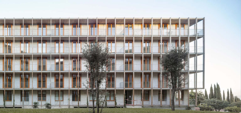 VIVIENDA SOCIAL 1737 EN GAVÁ #Arquitecturademadera