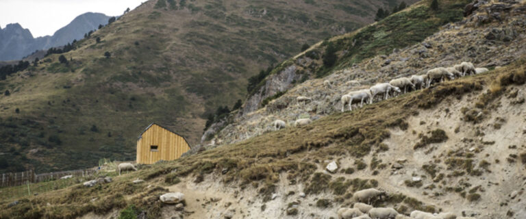 LA CASA ULTRAECOLÓGICA ESCONDIDA EN LOS PIRINEOS #Arquitecturademadera,