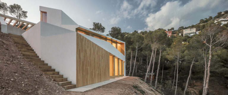 CASA EN TAMARIU #Arquitecturademadera