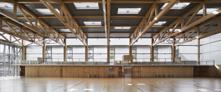 POLIDEPORTIVO Y ORDENACIÓN INTERIOR DE MANZANA EN EL TURÓ DE LA PEIRA #Arquitecturademadera