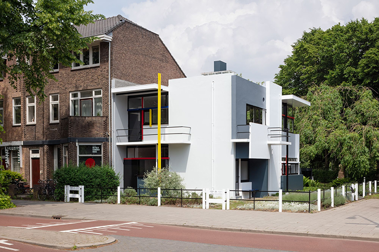 Figura 3. Casa Schröder, Gerrit Rietveld, Trus Schröder (1924): uso abstracto de los materiales que niega completamente su esencia.