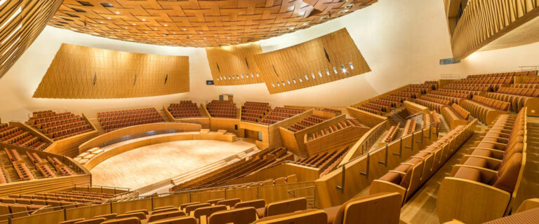 EL PRITZKER ARATA ISOZAKI Y LA MADERA: SHANGHAI SYMPHONY HALL